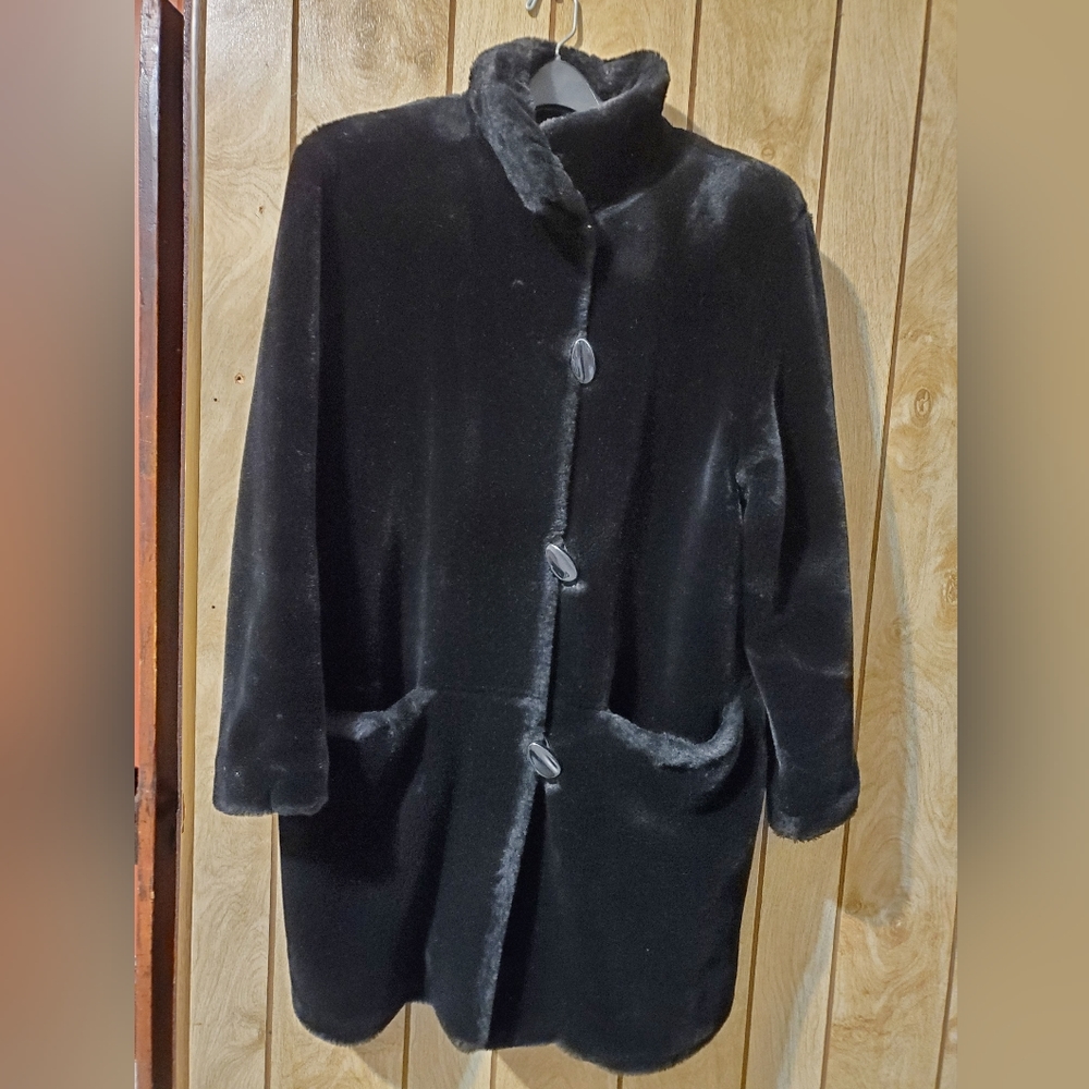 Gallery Women's Faux Fur Coat Size Medium